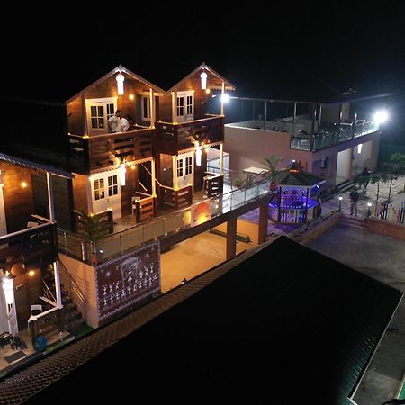 Coastal Bay Inn Алибаг Экстерьер фото