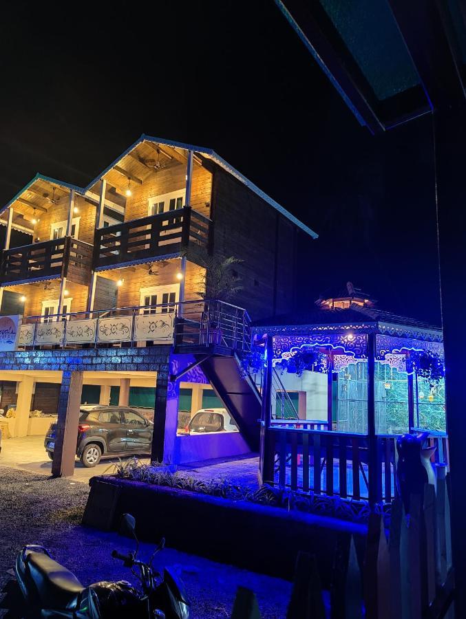 Coastal Bay Inn Алибаг Экстерьер фото