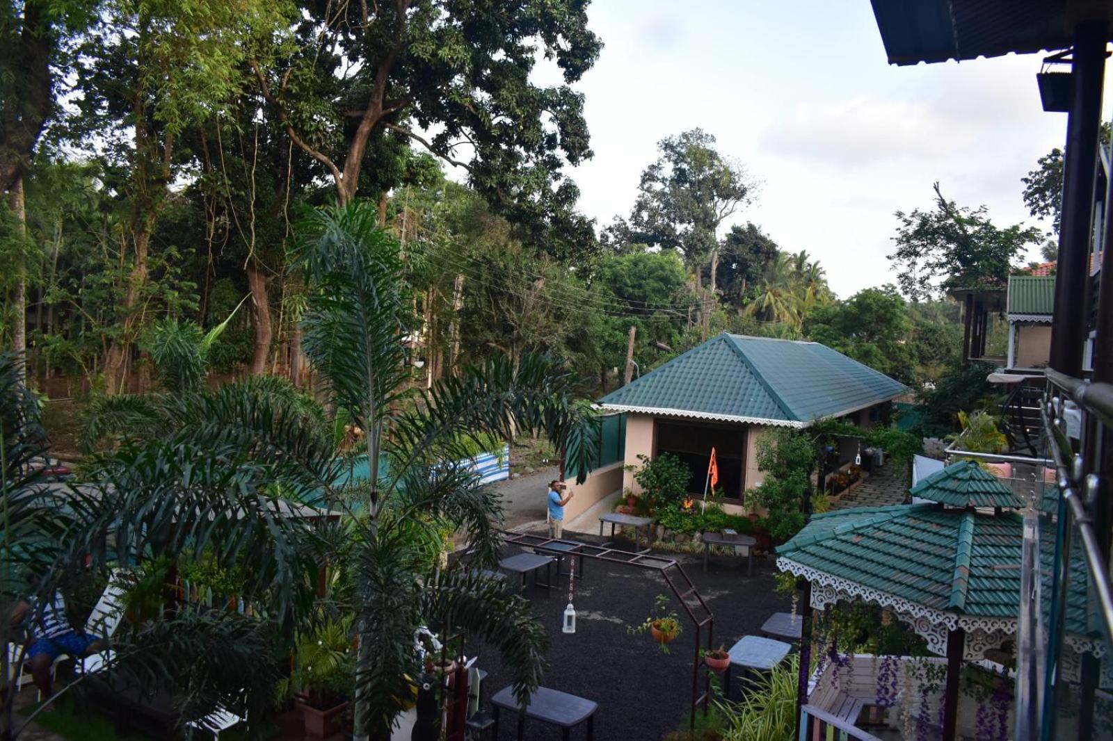 Coastal Bay Inn Алибаг Экстерьер фото