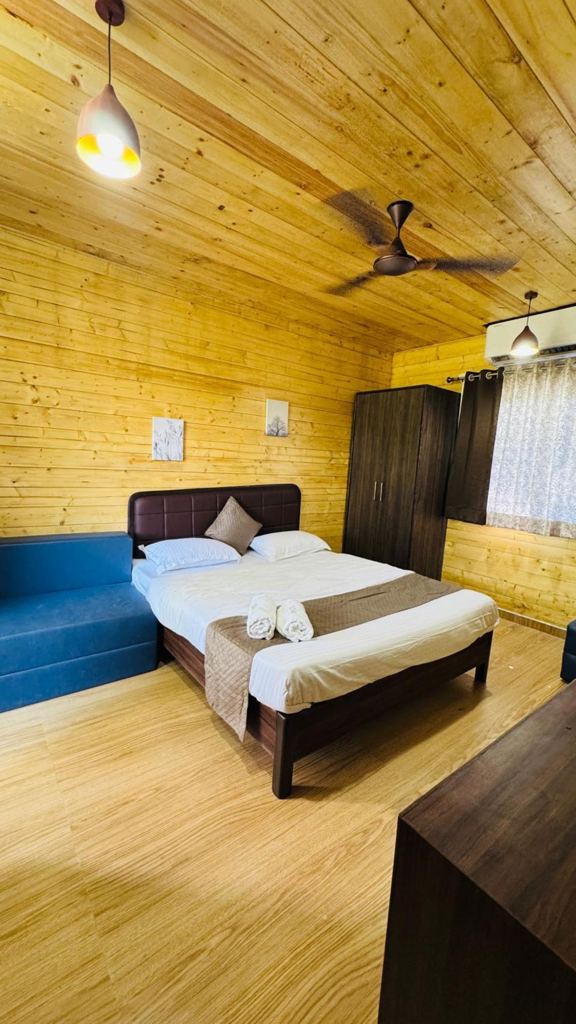 Coastal Bay Inn Алибаг Экстерьер фото