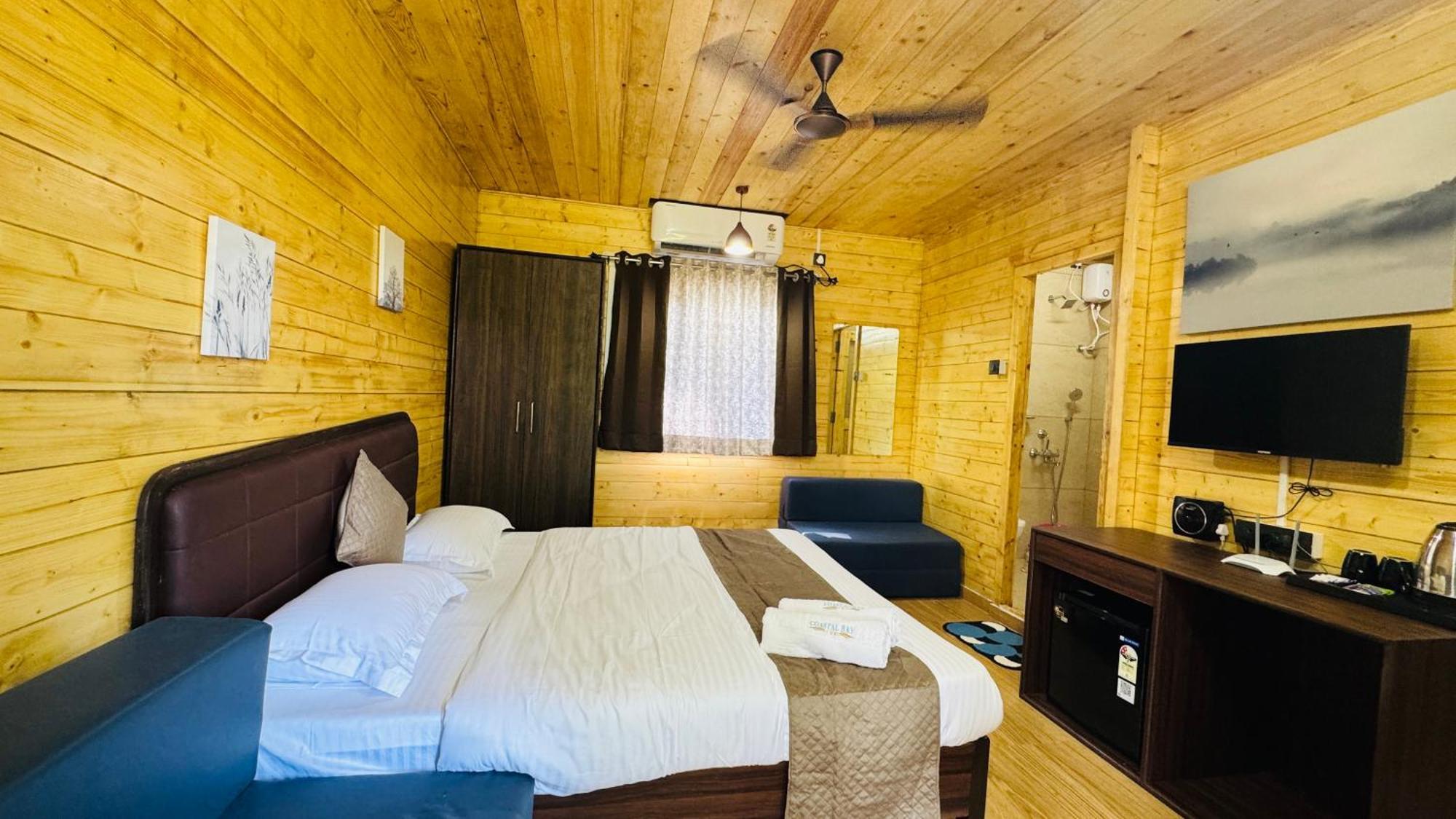 Coastal Bay Inn Алибаг Экстерьер фото