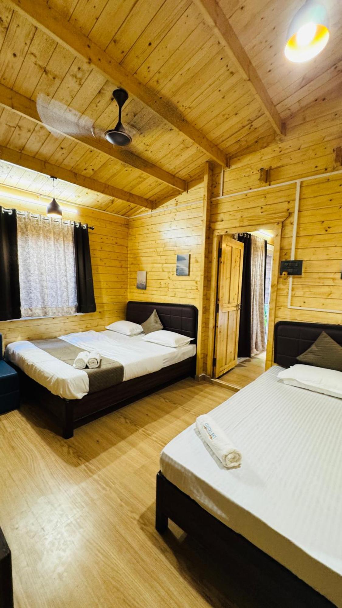 Coastal Bay Inn Алибаг Экстерьер фото